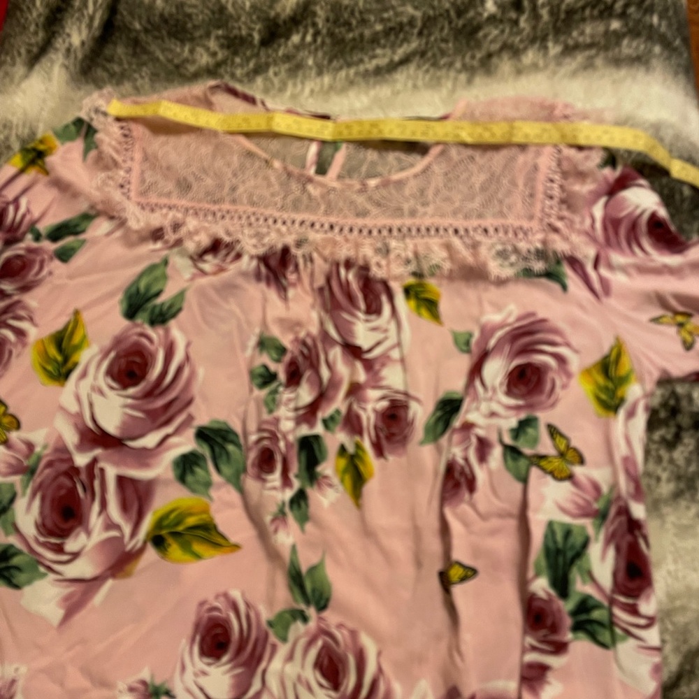 💝 Suzanne Betro Pink lace and cotton floral and butterfly blouse, 2X - Picture 12 of 14